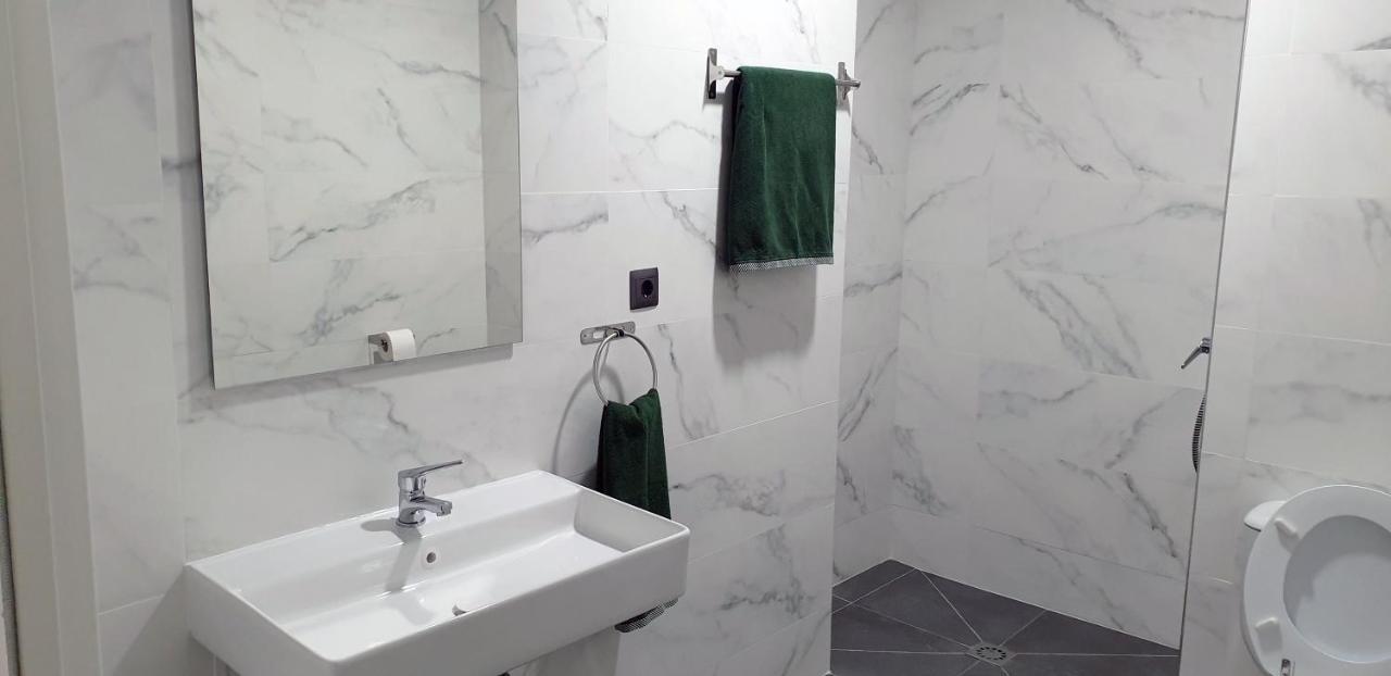 Cv33 Ostatua Hotell Bilbao Eksteriør bilde
